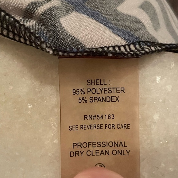 Calvin Klein Black and White with A Splash of Blue GeometricTank Top Sz M - Picture 11 of 11